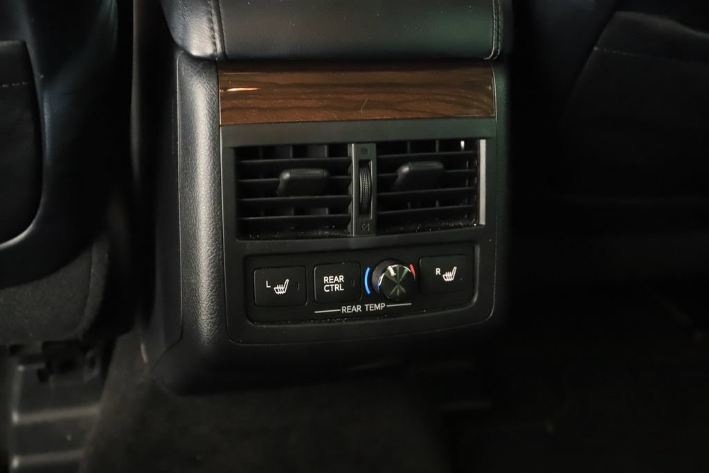Used 2014 Toyota Avalon Limited w/ Technology Package FWD image 22