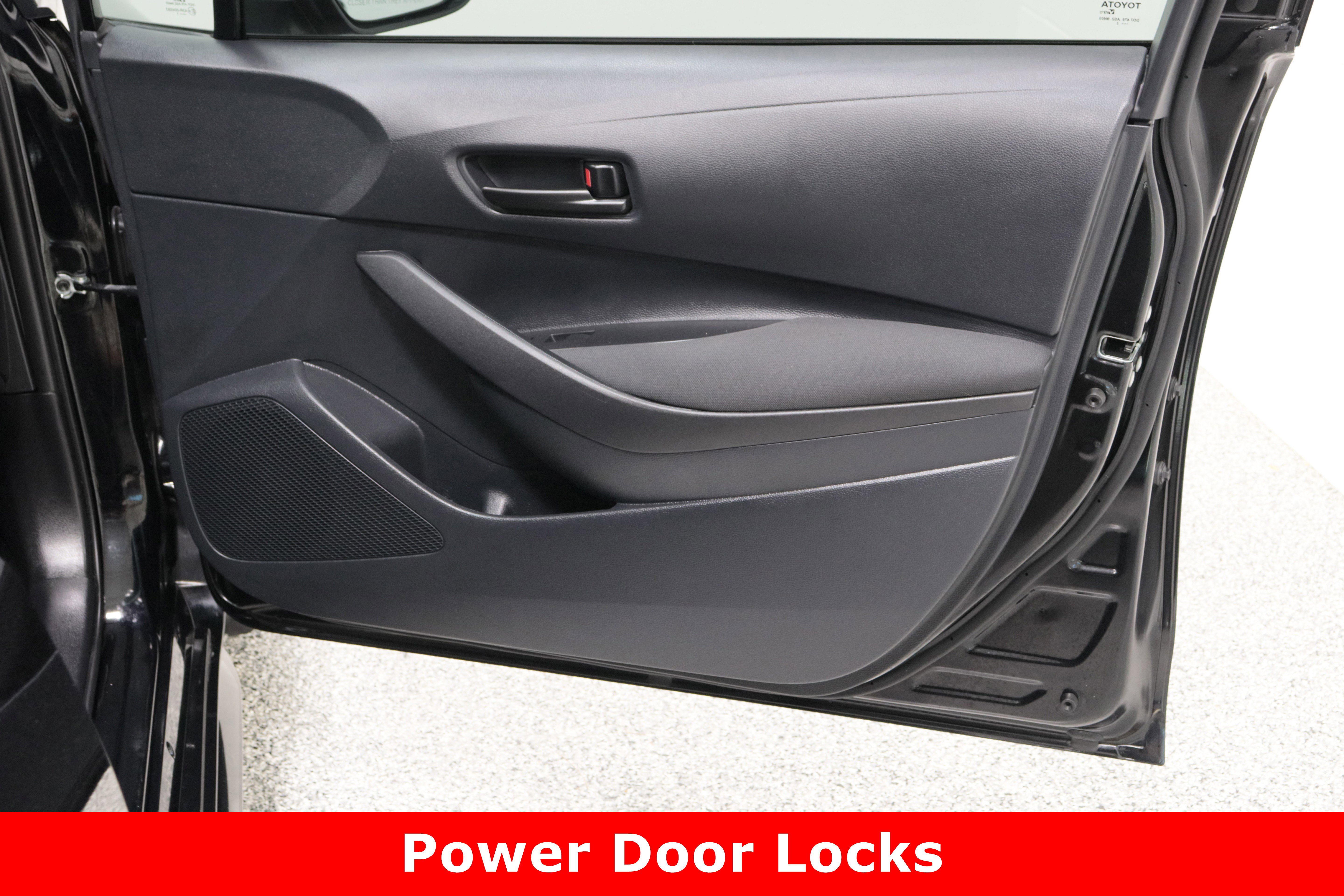 Used 2025 Toyota Corolla LE image 31