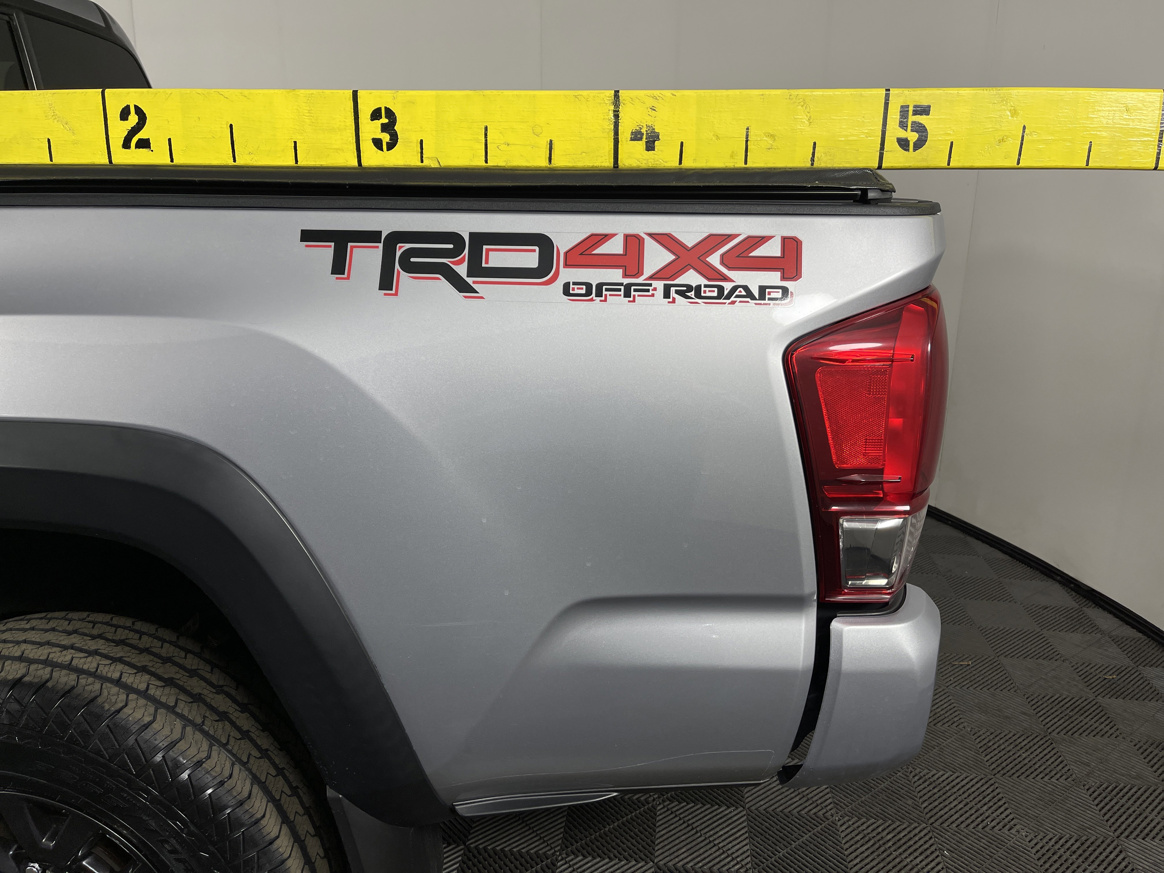 Used 2016 Toyota Tacoma TRD Off-Road image 10