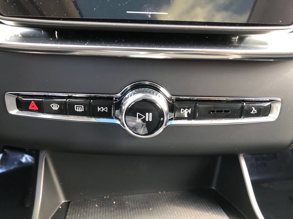 New 2026 Volvo XC90 B6 Plus w/ Protection Package Premier AWD/4WD image 21