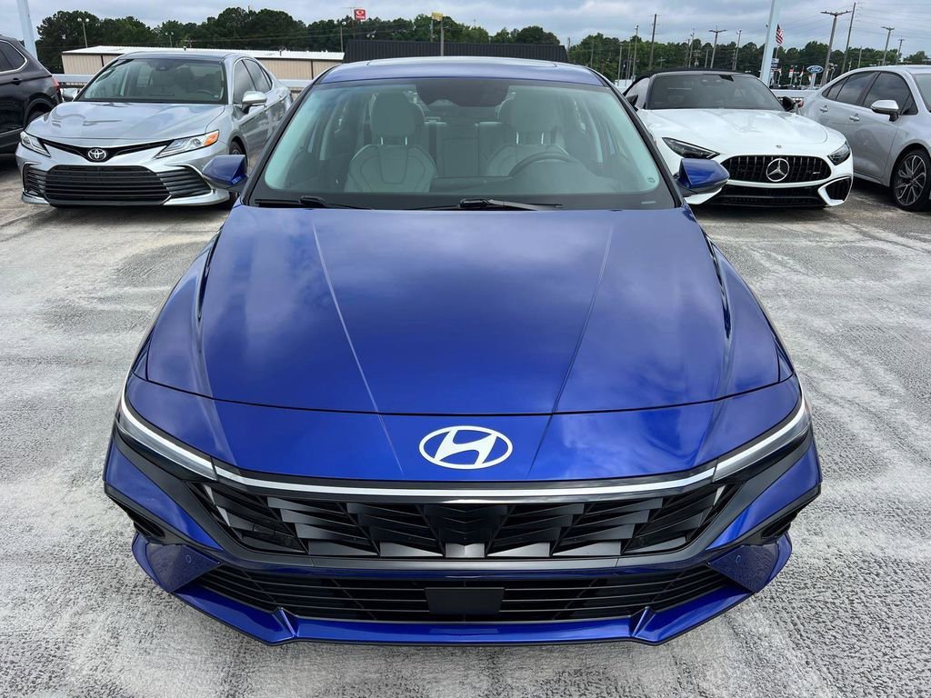 Used 2024 Hyundai Elantra Limited FWD image 3
