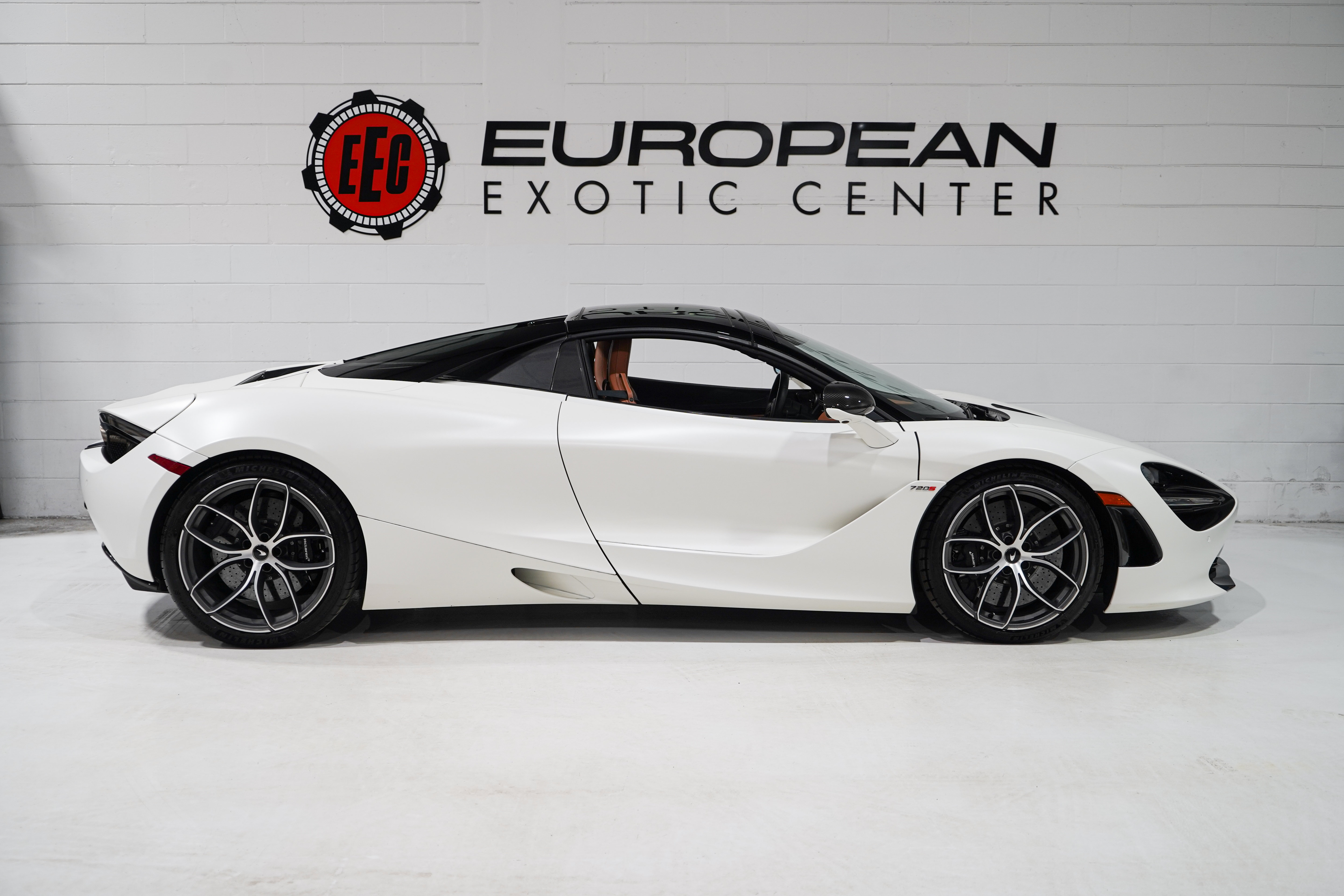 Used 2020 McLaren 720S Spider RWD image 12