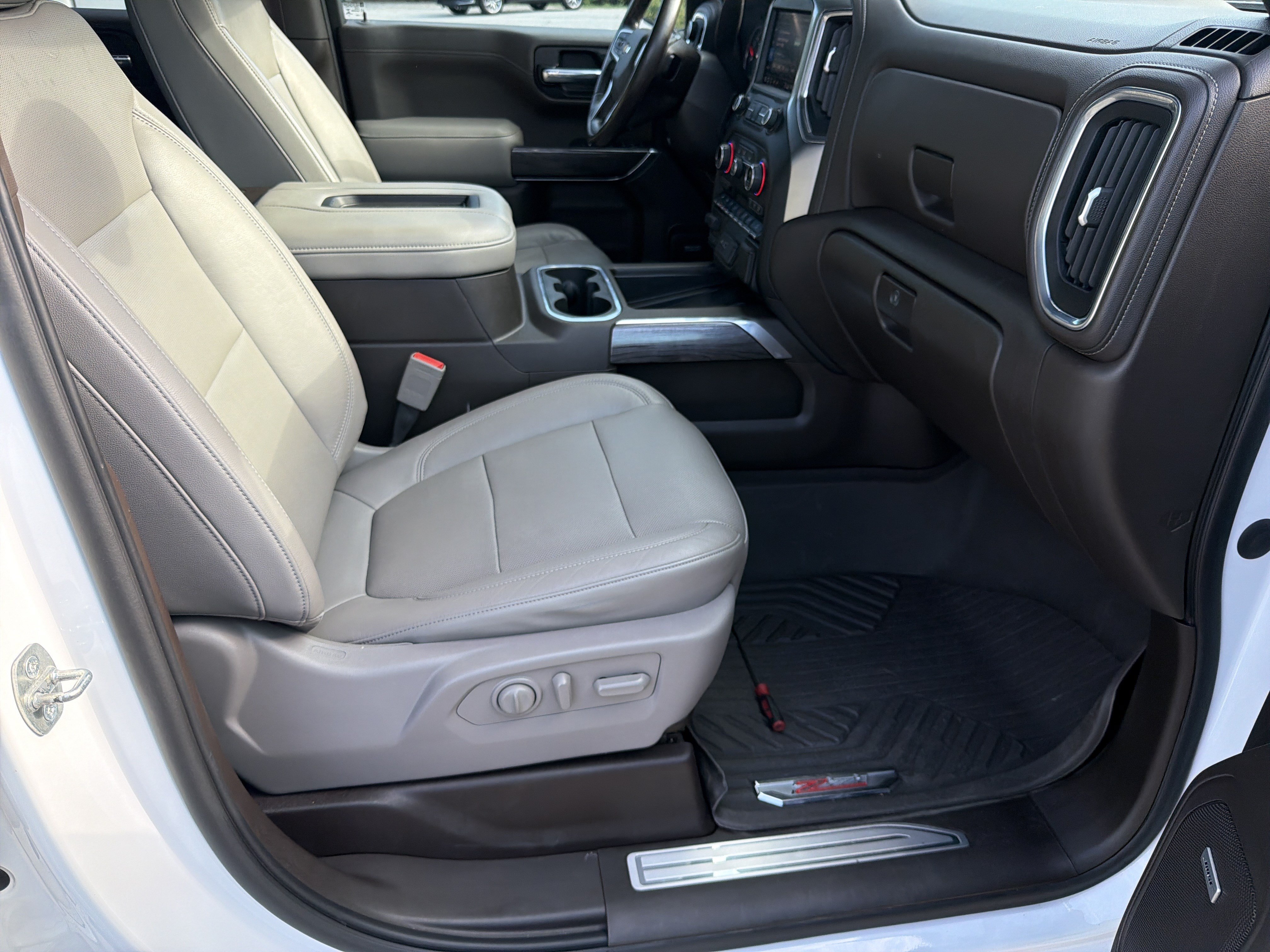 Certified 2020 Chevrolet Silverado 1500 LTZ AWD/4WD image 14