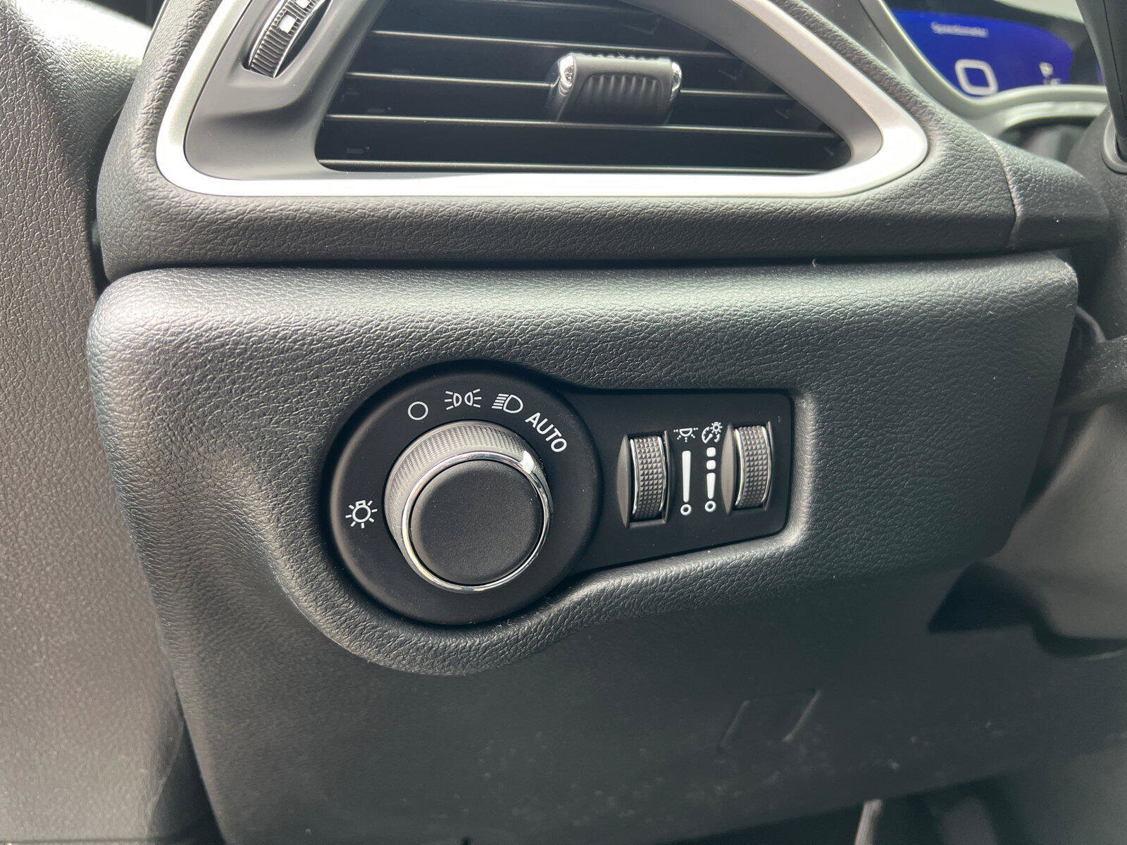 New 2026 Chrysler Voyager LX image 14