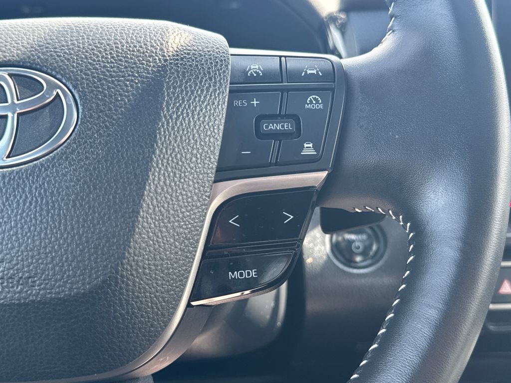 Used 2025 Toyota Camry SE w/ Convenience Package image 19