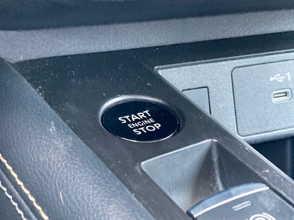 Used 2025 Nissan Kicks SV AWD/4WD image 23