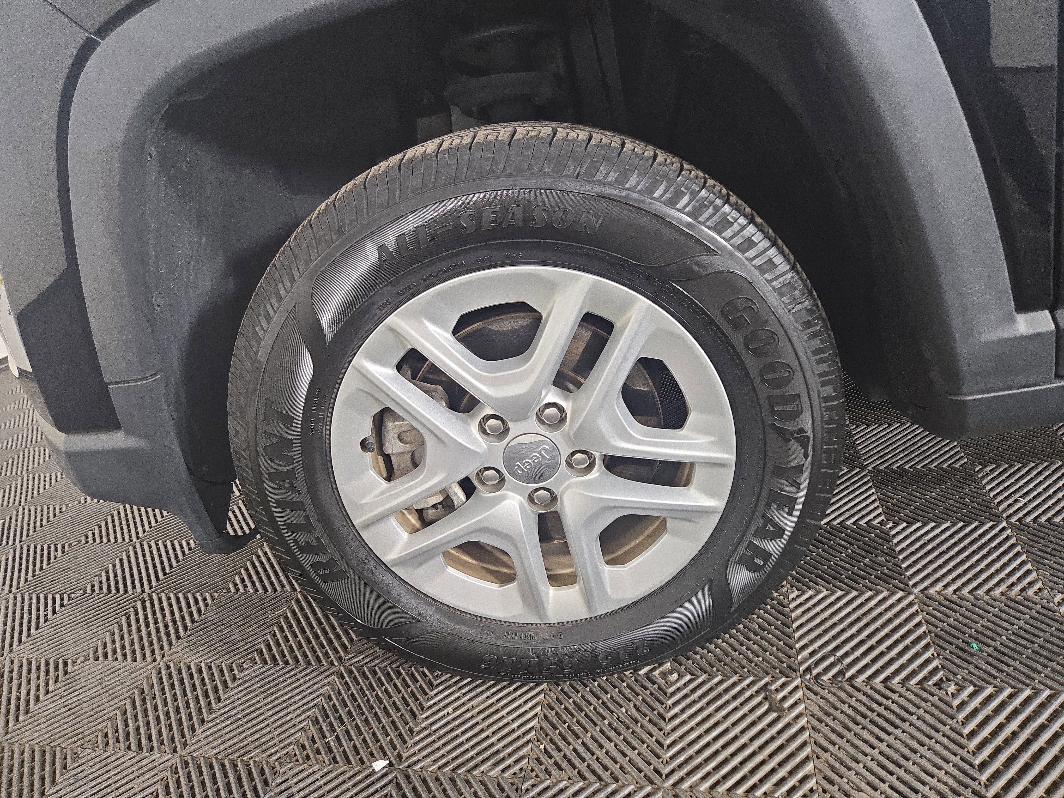 Used 2019 Jeep Compass Sport image 32