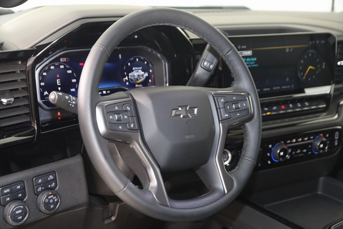 Used 2025 Chevrolet Silverado 2500 ZR2 AWD/4WD image 6