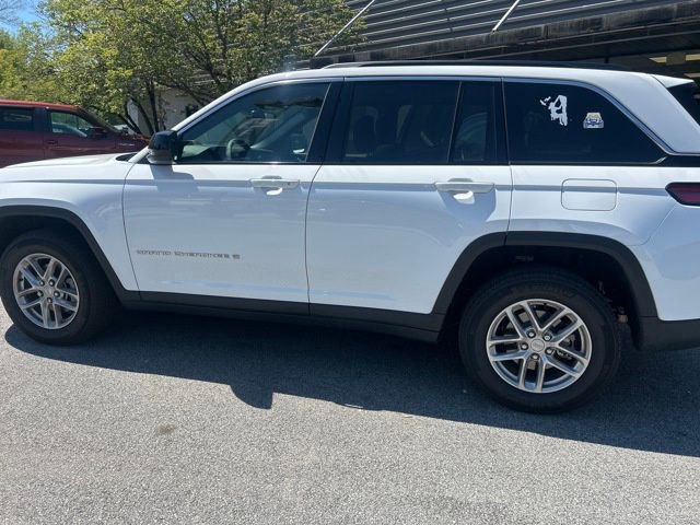 Used 2024 Jeep Grand Cherokee Laredo X image 7