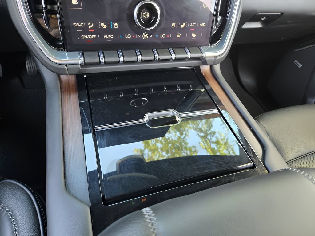 Used 2025 GMC Yukon Denali AWD/4WD image 18