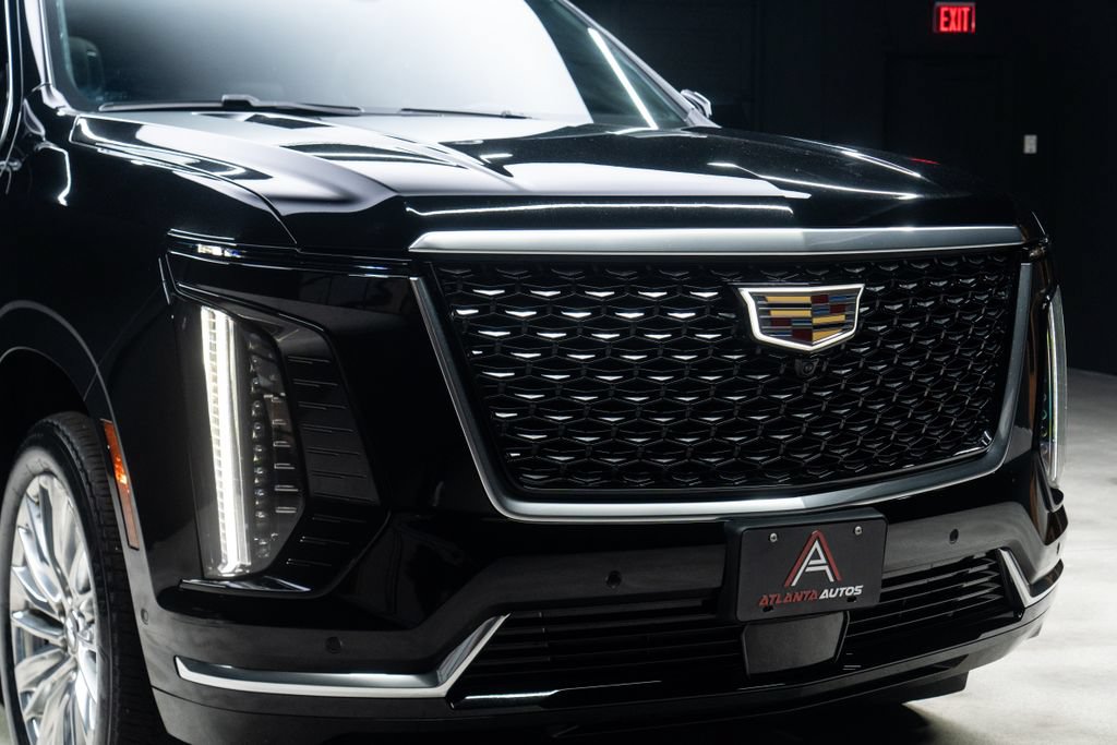 Used 2025 Cadillac Escalade ESV Premium Luxury RWD image 6