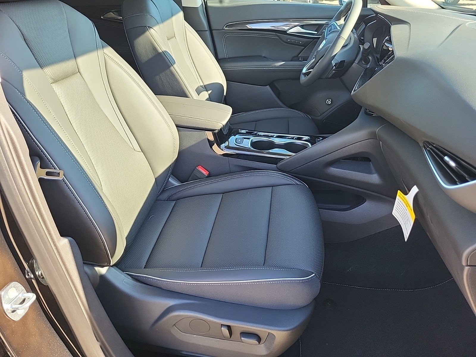 Used 2023 Buick Envision Essence FWD image 10