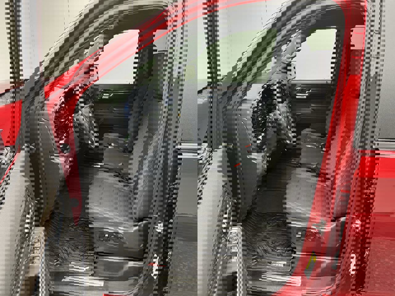 Used 2024 Chevrolet Silverado 1500 LT image 3