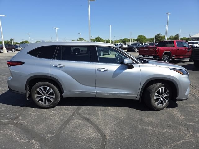 Used 2022 Toyota Highlander XLE AWD/4WD image 26