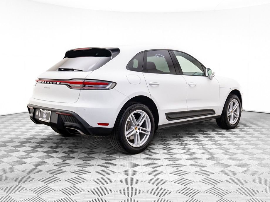 Certified 2025 Porsche Macan image 7