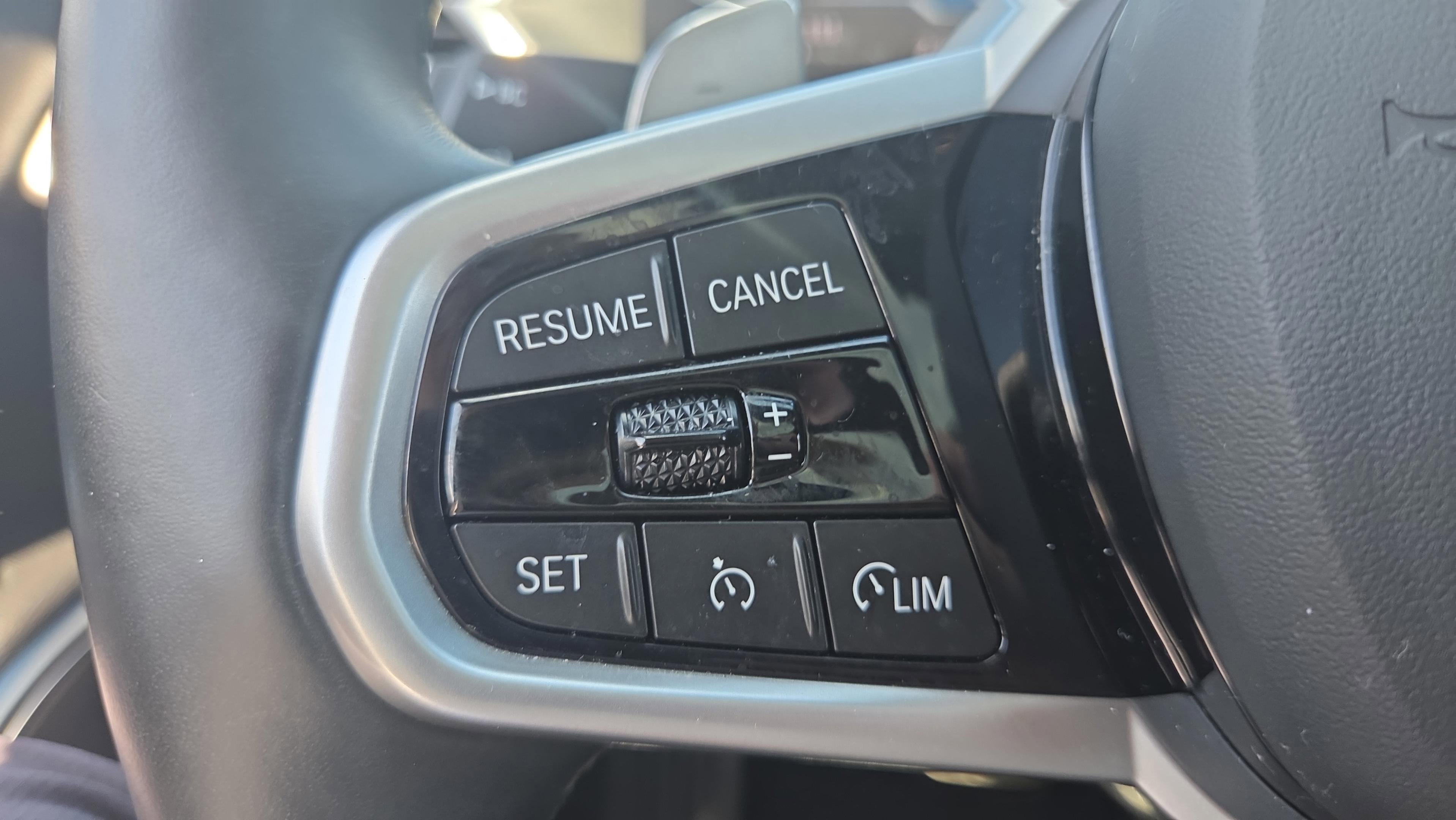 Certified 2025 BMW 330i Sedan RWD image 27