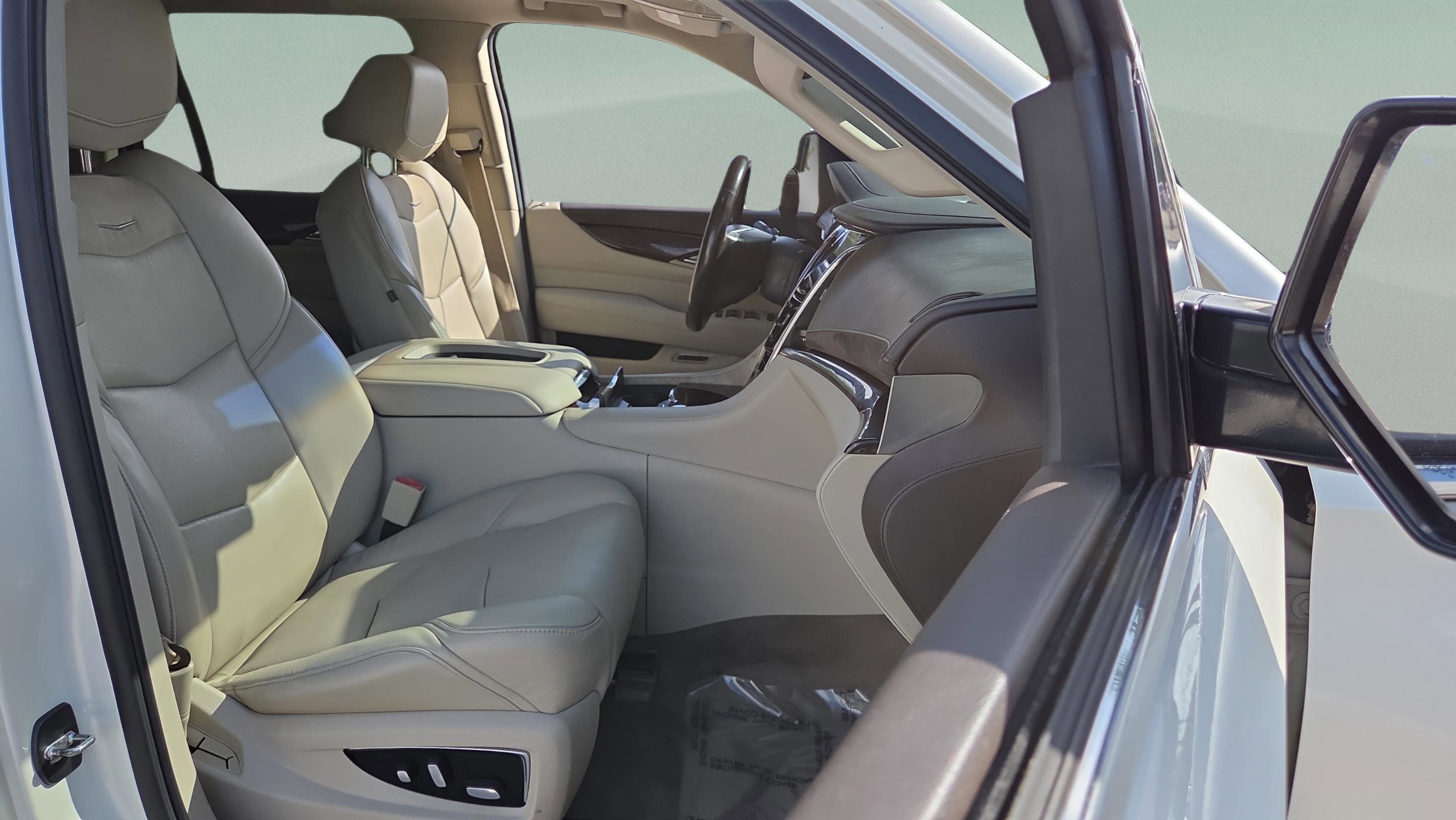 Used 2015 Cadillac Escalade Luxury image 18