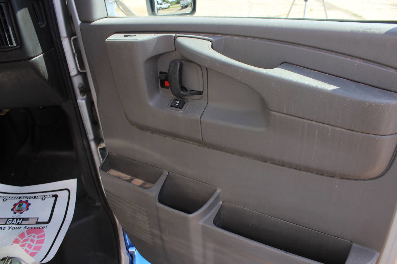 Used 2012 Chevrolet Express 3500 w/ Shuttle Bus Package RWD image 20