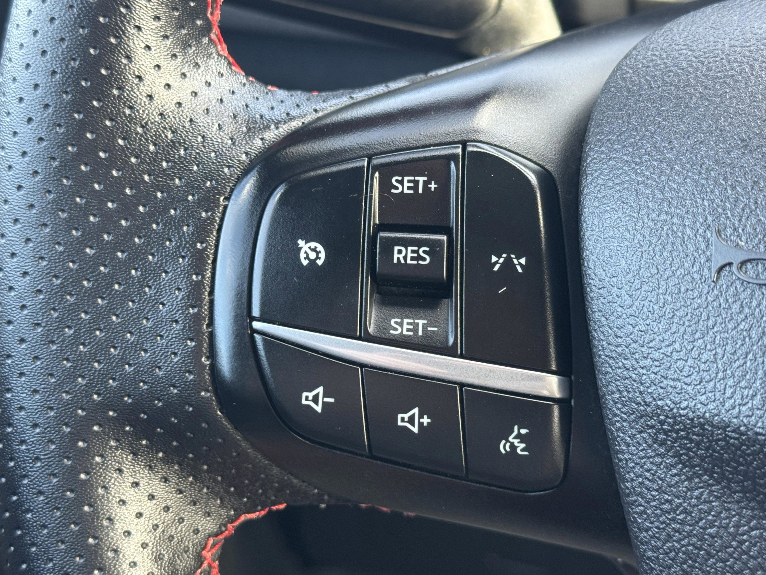 Used 2025 Ford Escape ST-Line image 23