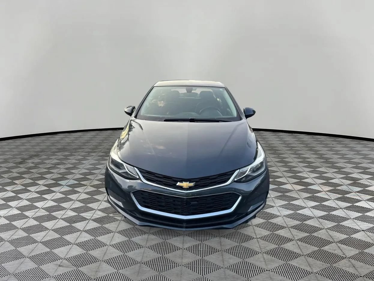 Used 2018 Chevrolet Cruze LT FWD image 3