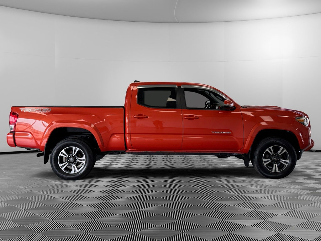 Used 2017 Toyota Tacoma TRD Sport AWD/4WD image 9