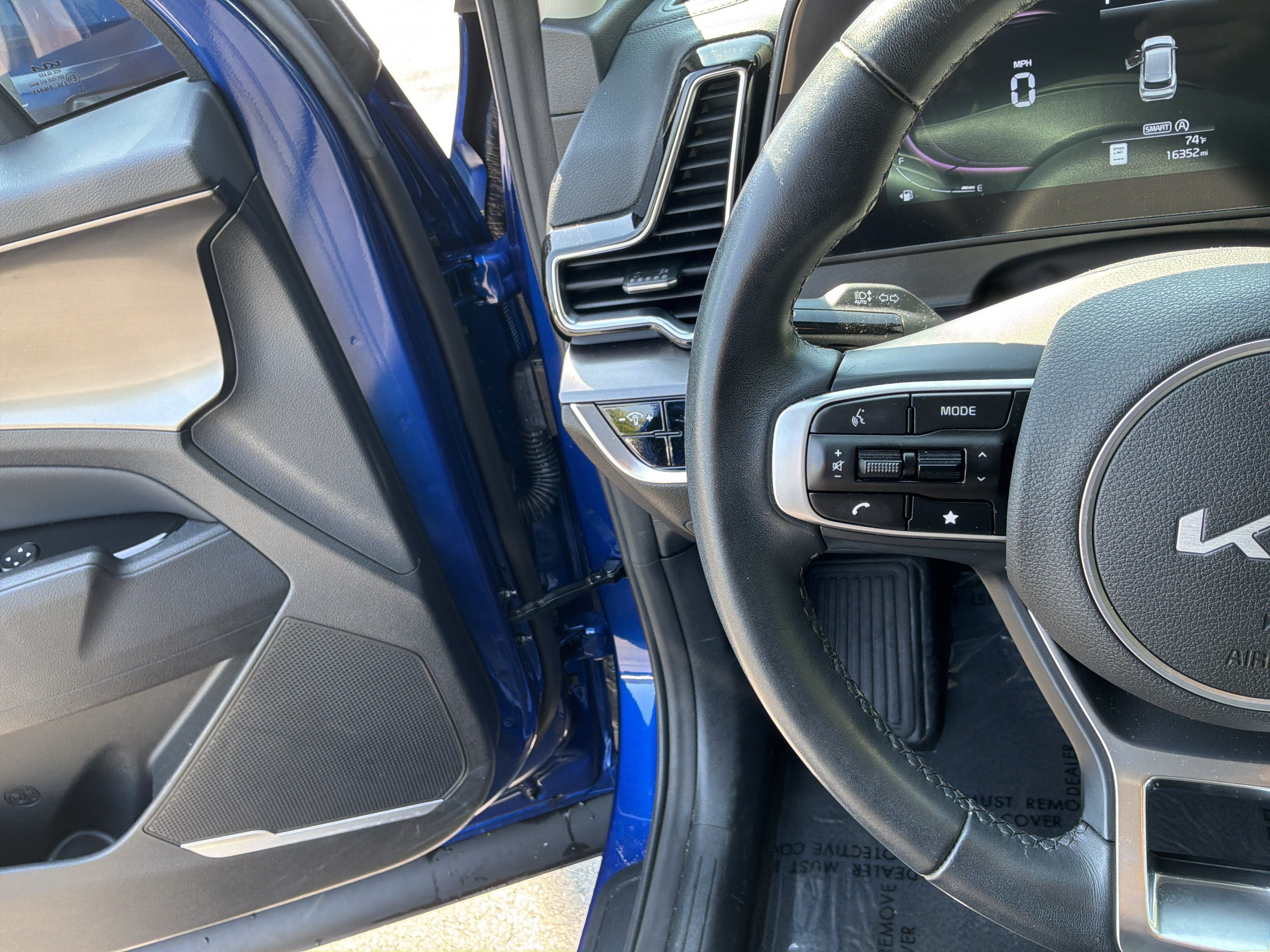 Used 2025 Kia Sportage EX FWD image 19