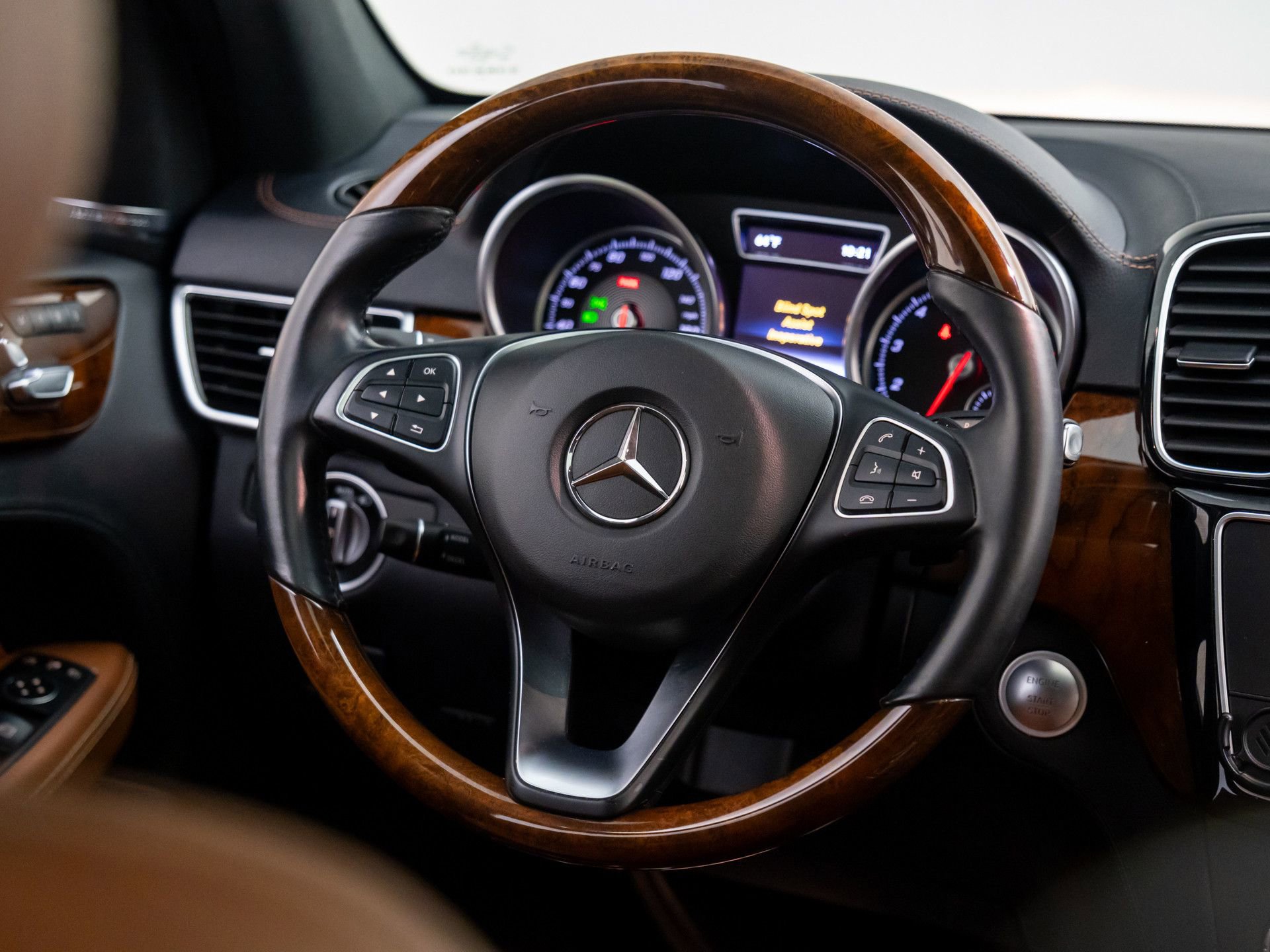 Used 2017 Mercedes-Benz GLE 400 4MATIC image 11