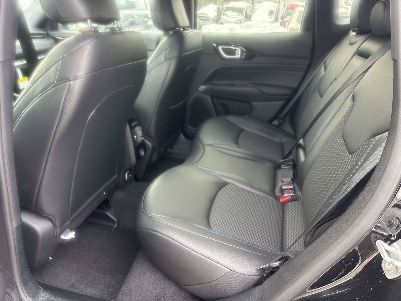 New 2026 Jeep Compass Latitude AWD/4WD image 5