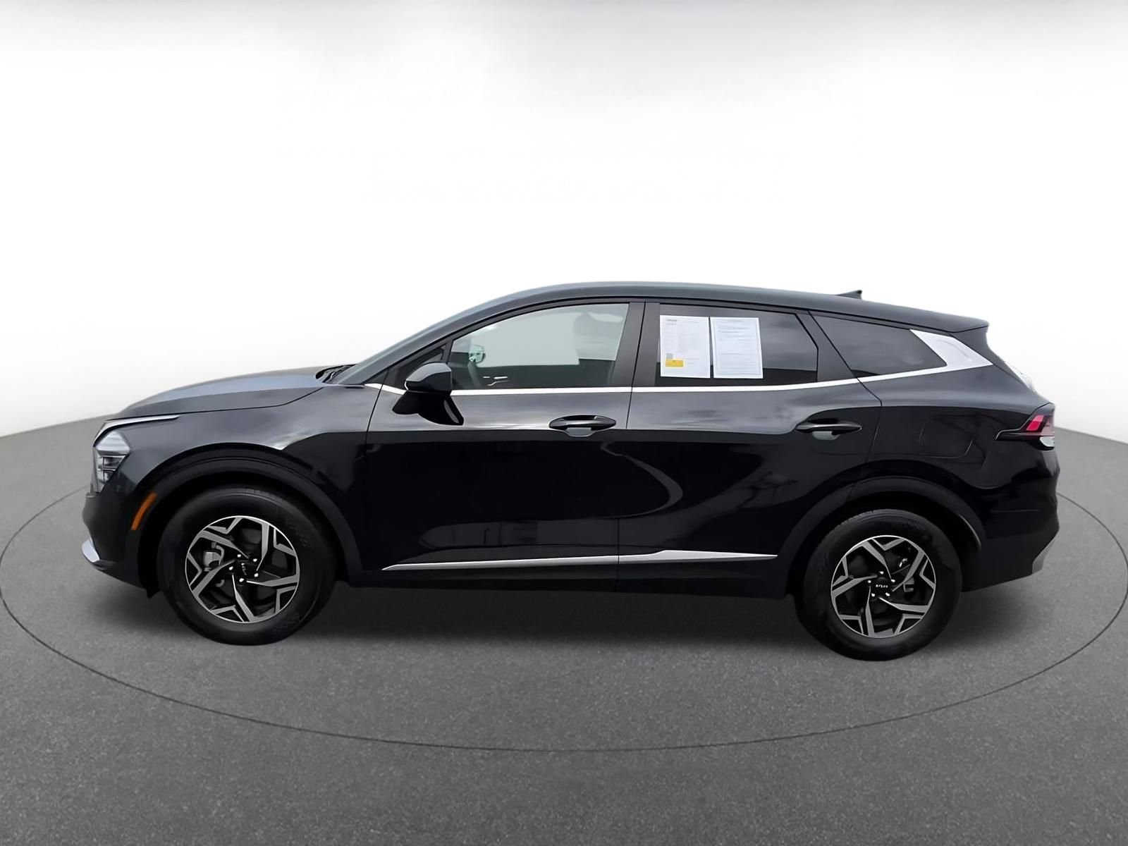 Used 2025 Kia Sportage LX FWD image 8