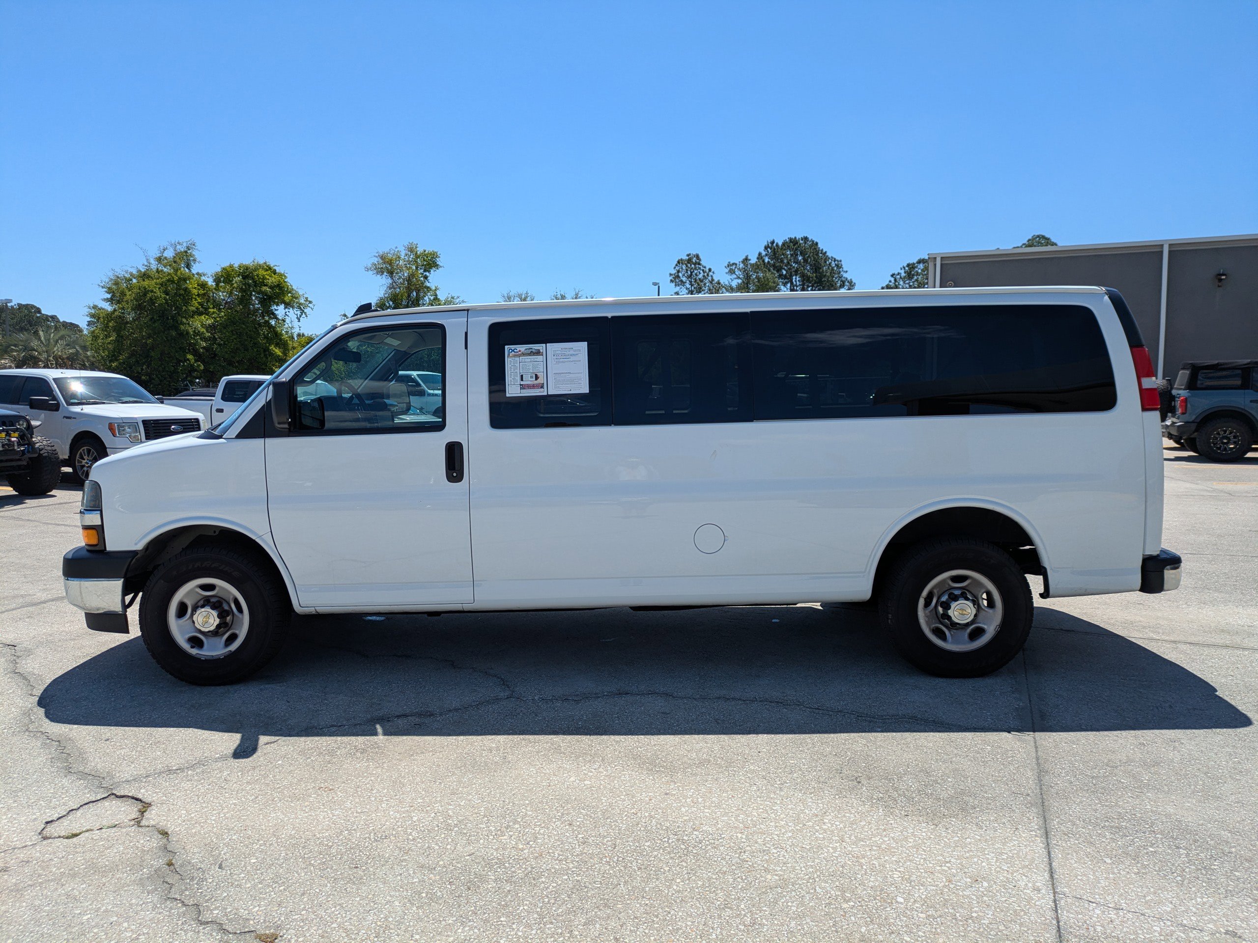 Used 2024 Chevrolet Express 3500 LT w/ LT Preferred Equipment Group RWD image 7