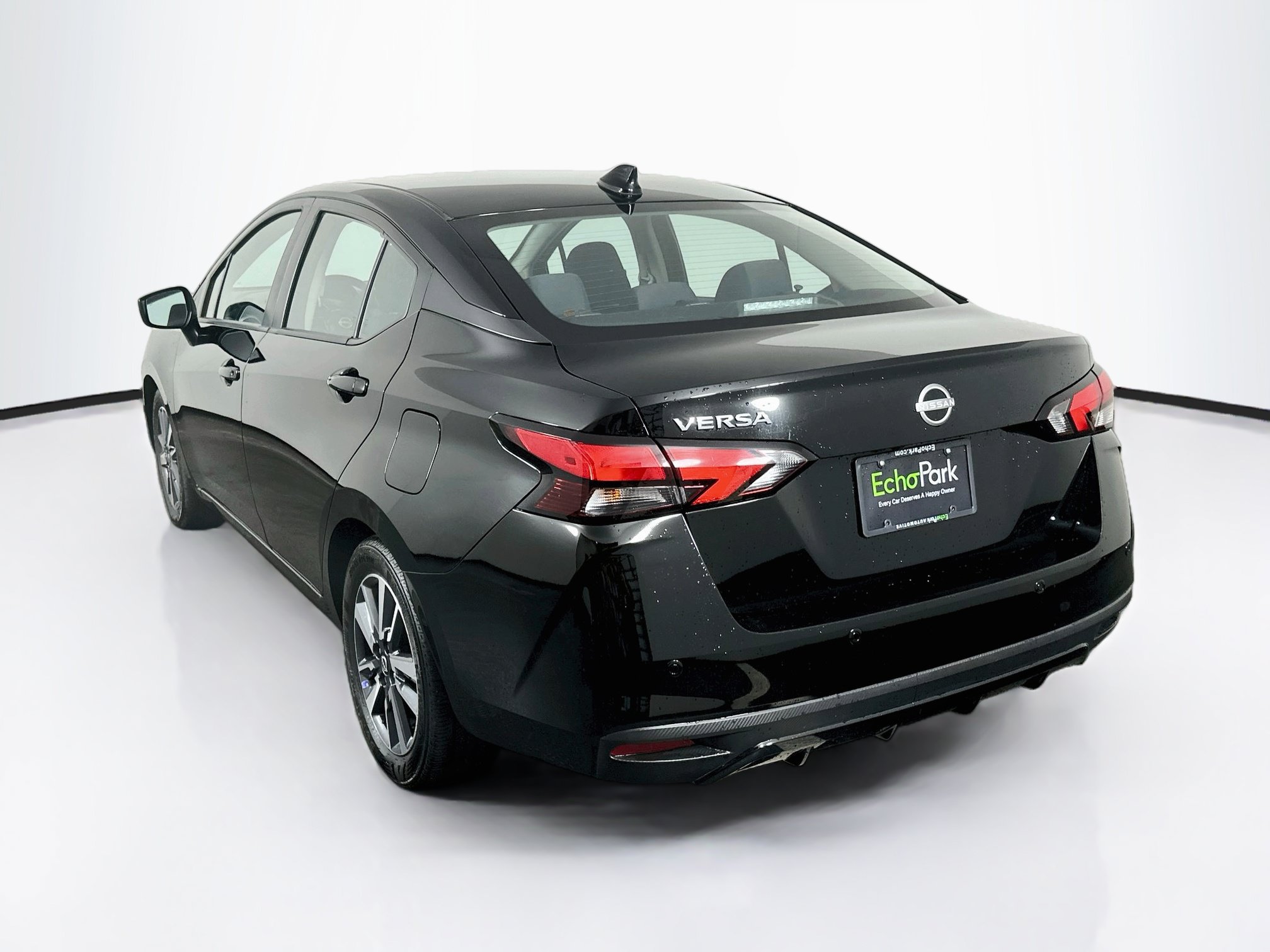 Used 2025 Nissan Versa SV FWD image 5