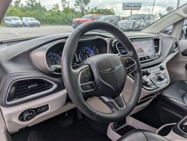 Used 2023 Chrysler Pacifica Touring-L FWD image 28