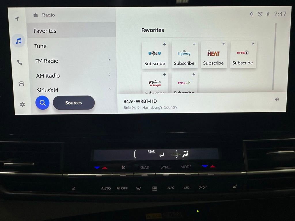 Used 2025 Toyota Sienna XLE image 27