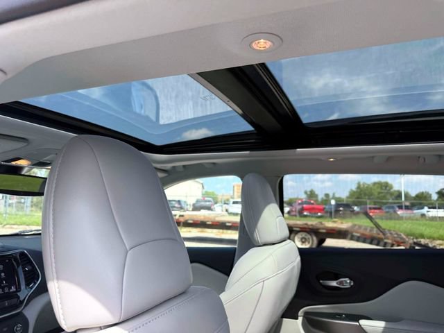 Certified 2022 Jeep Cherokee Limited AWD/4WD image 12