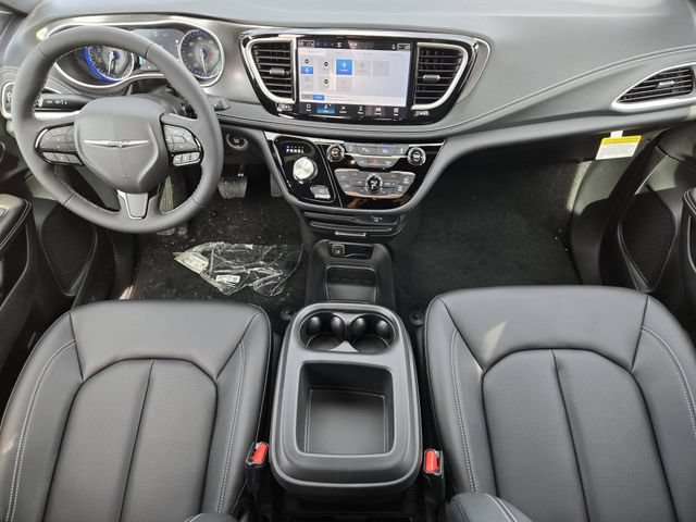 New 2026 Chrysler Pacifica Limited w/ Uconnect Theater Family Group FWD image 19