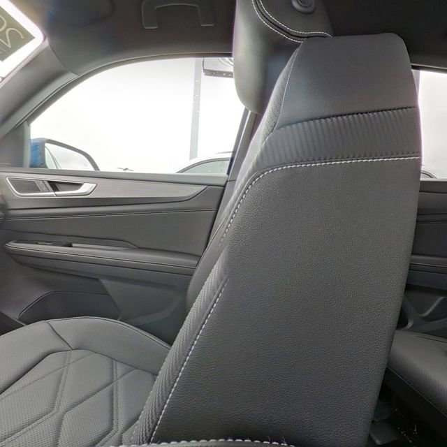 Used 2025 Volkswagen Atlas Cross Sport SE image 28