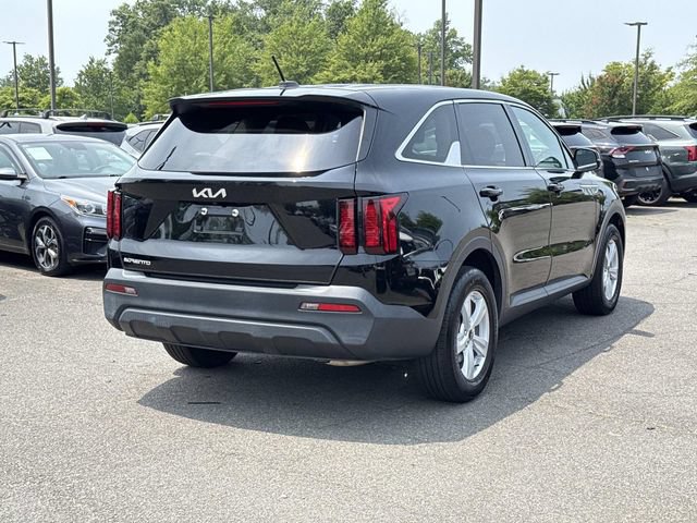 Used 2023 Kia Sorento LX FWD image 2