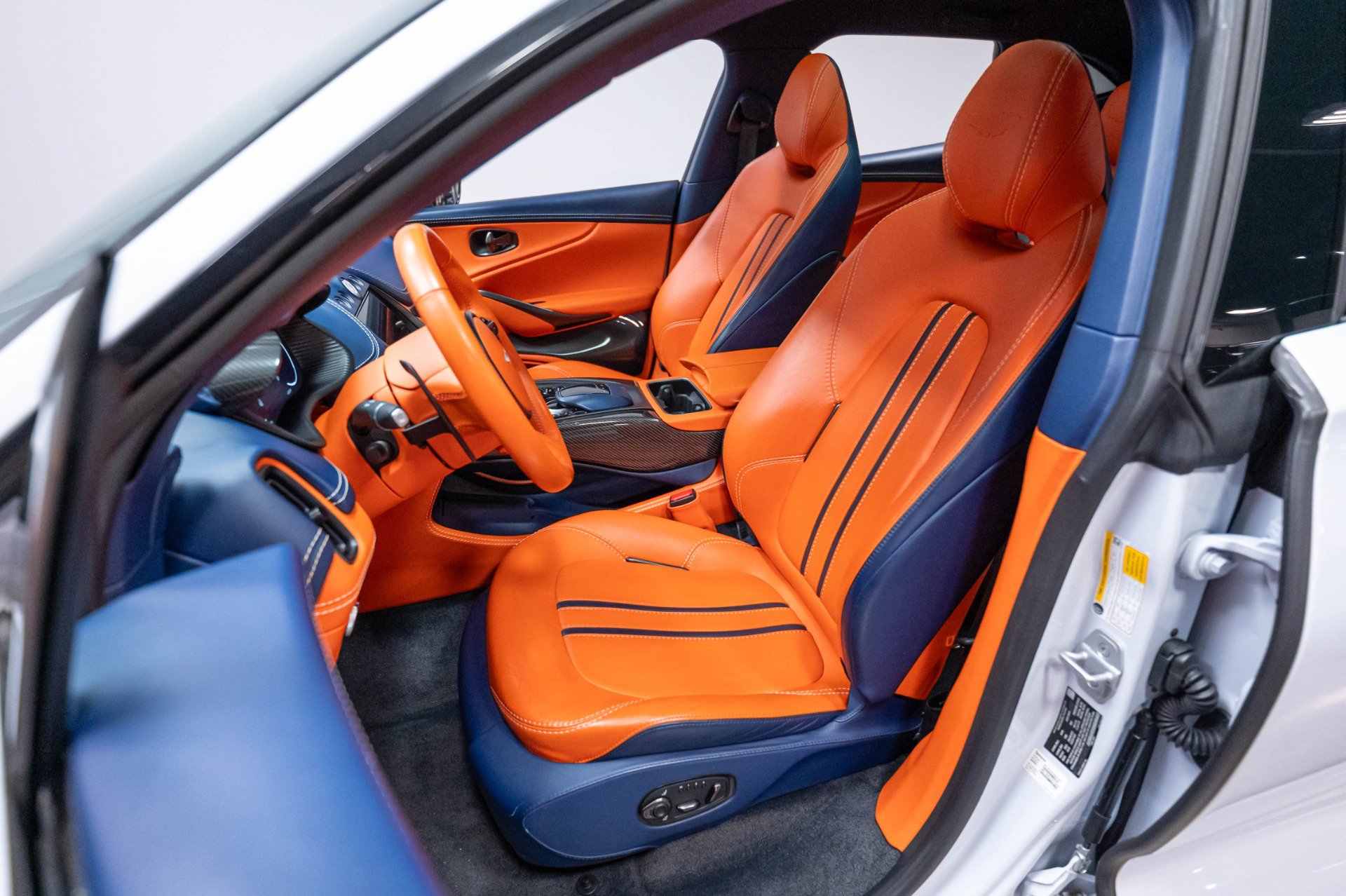 Used 2021 Aston Martin DBX AWD/4WD image 7