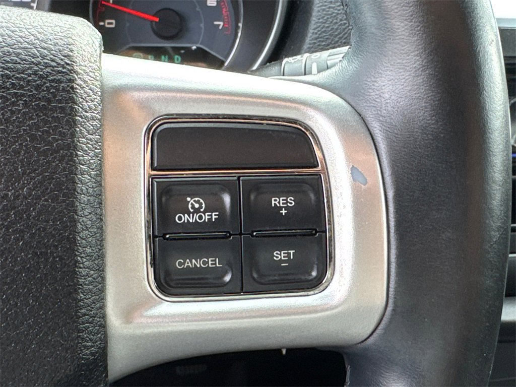 Used 2013 Dodge Avenger SXT image 30