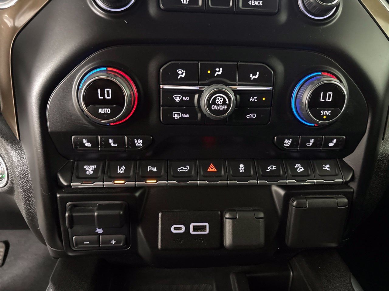 Used 2023 Chevrolet Silverado 2500 High Country w/ Z71 Off-Road Package AWD/4WD image 18