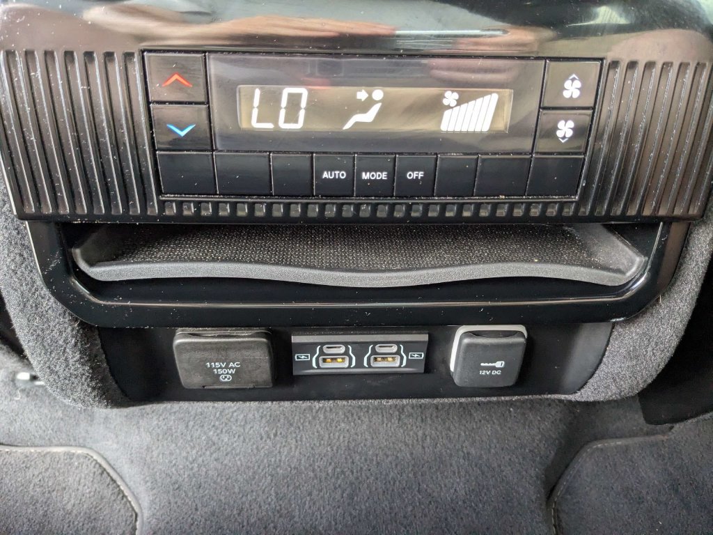 Used 2024 Jeep Wagoneer Series II w/ Flexible Seating Group AWD/4WD image 20