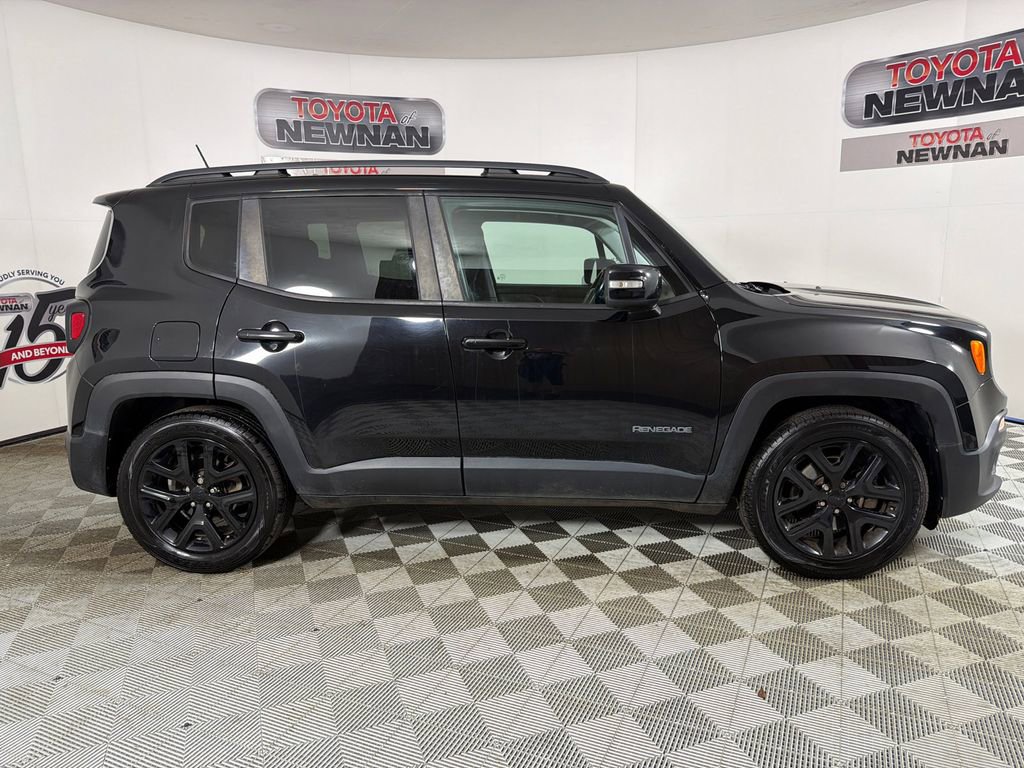 Used 2017 Jeep Renegade Altitude image 2