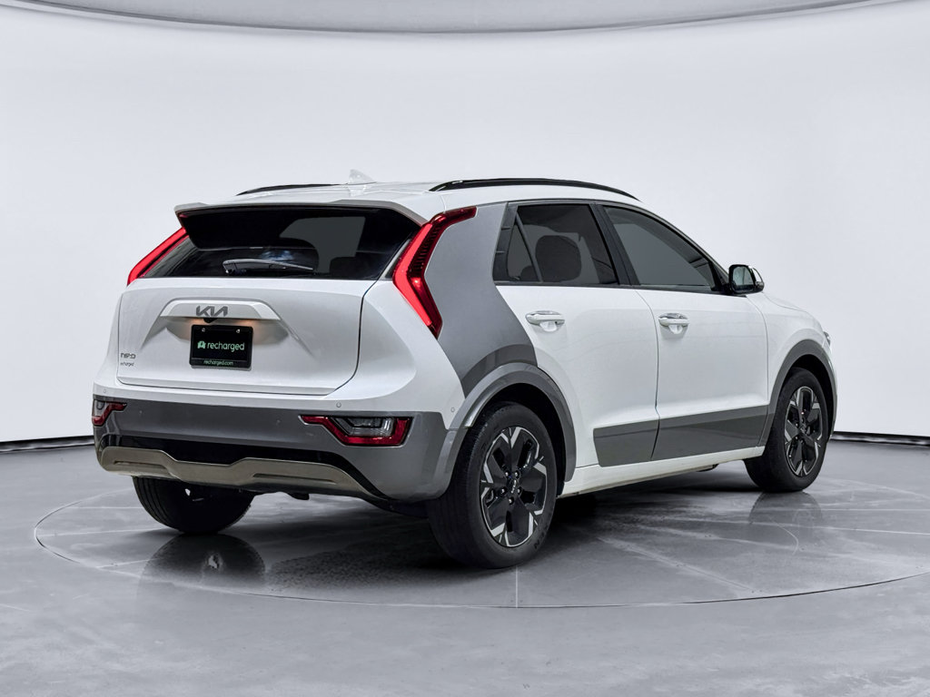 Used 2023 Kia Niro Wave w/ Wave Preserve Package FWD image 3