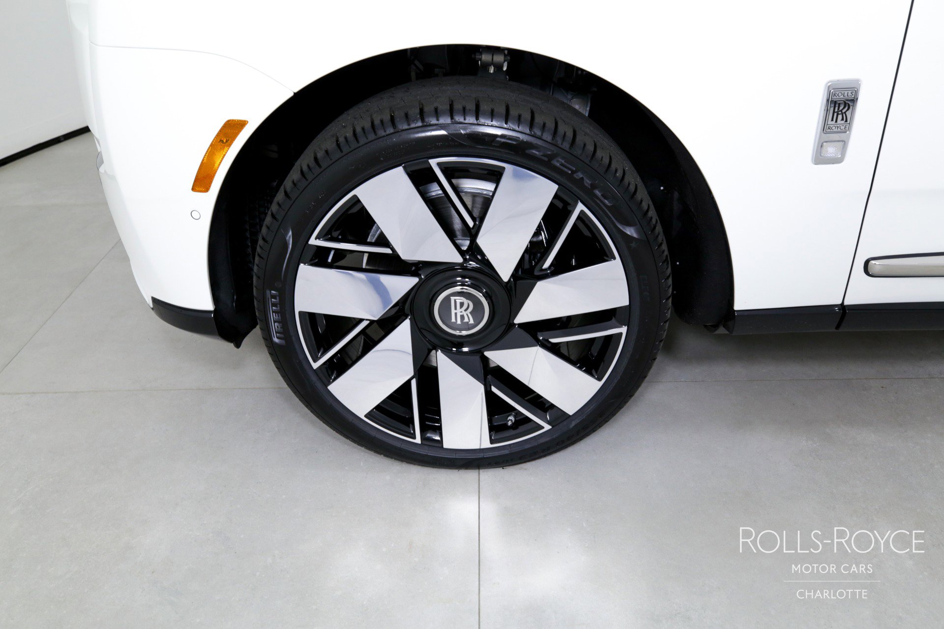 Certified 2025 Rolls-Royce Cullinan image 38