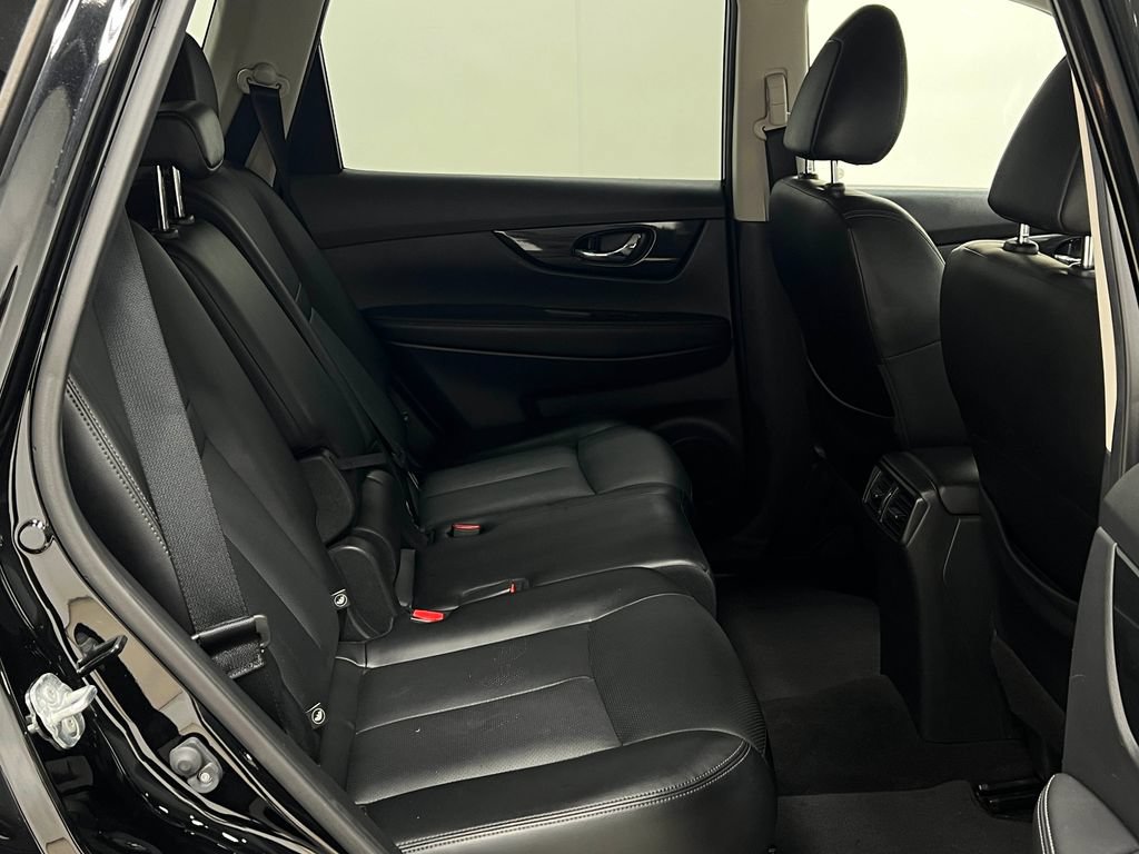 Used 2018 Nissan Rogue SL w/ Premium Package FWD image 32