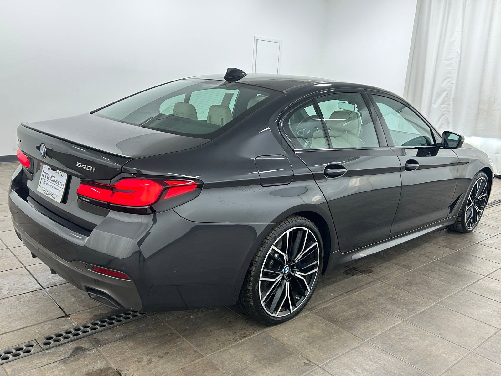 Used 2023 BMW 540i xDrive w/ M Sport Package image 5