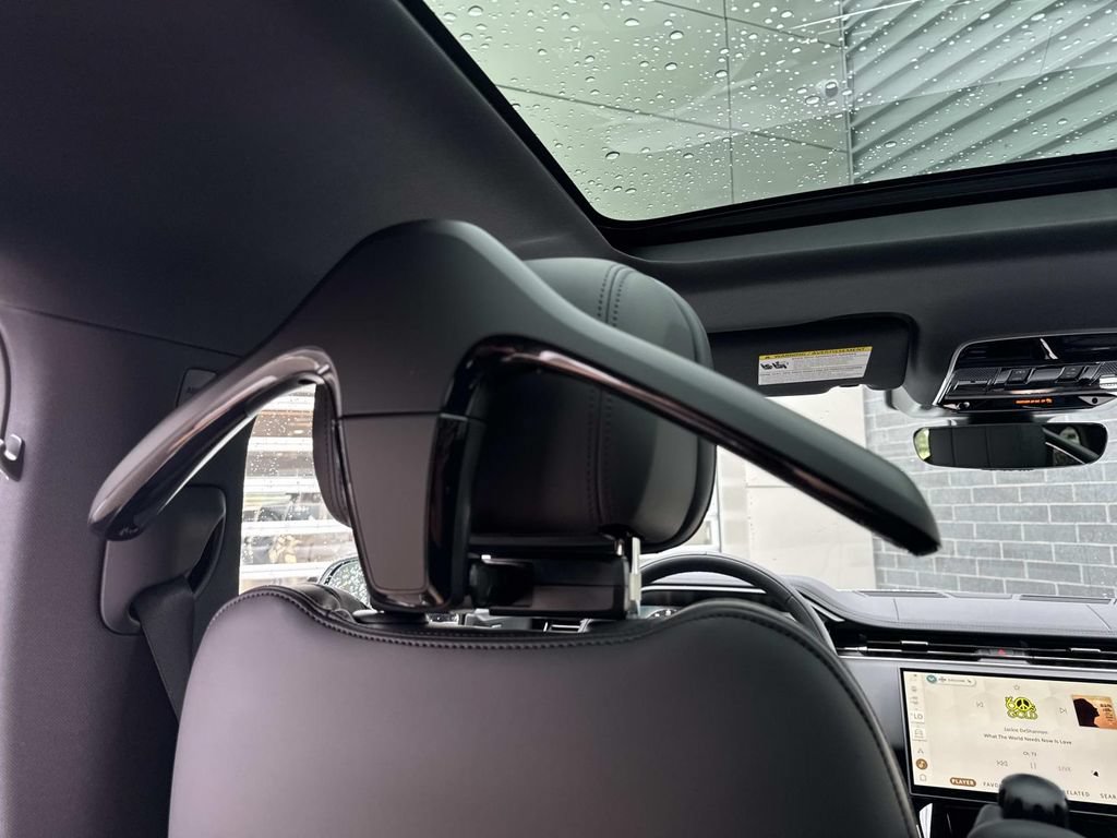New 2026 Land Rover Range Rover Sport Dynamic SE AWD/4WD image 17