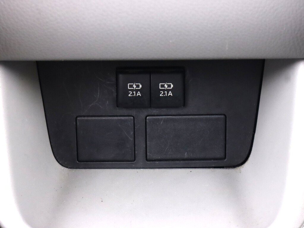 Used 2019 Toyota Highlander Plus AWD/4WD image 31