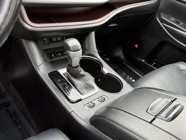 Used 2017 Toyota Highlander Limited Platinum AWD/4WD image 28