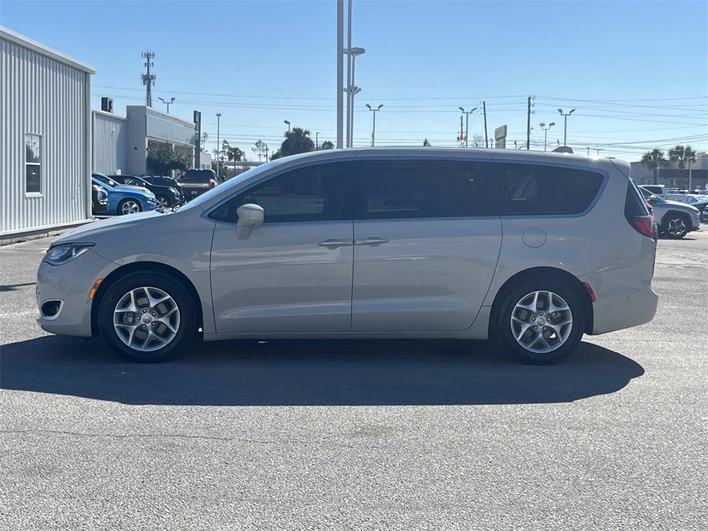 Used 2020 Chrysler Pacifica Touring w/ Tire & Wheel Group image 2